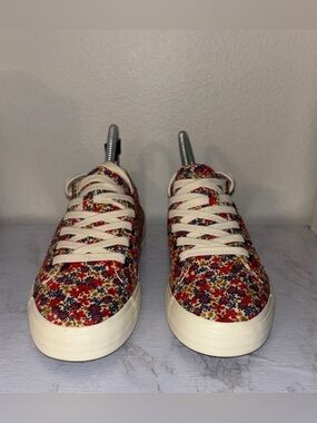 *Gently used* Taos Z Soul sneakers in a red floral multi colorway SIZE 8